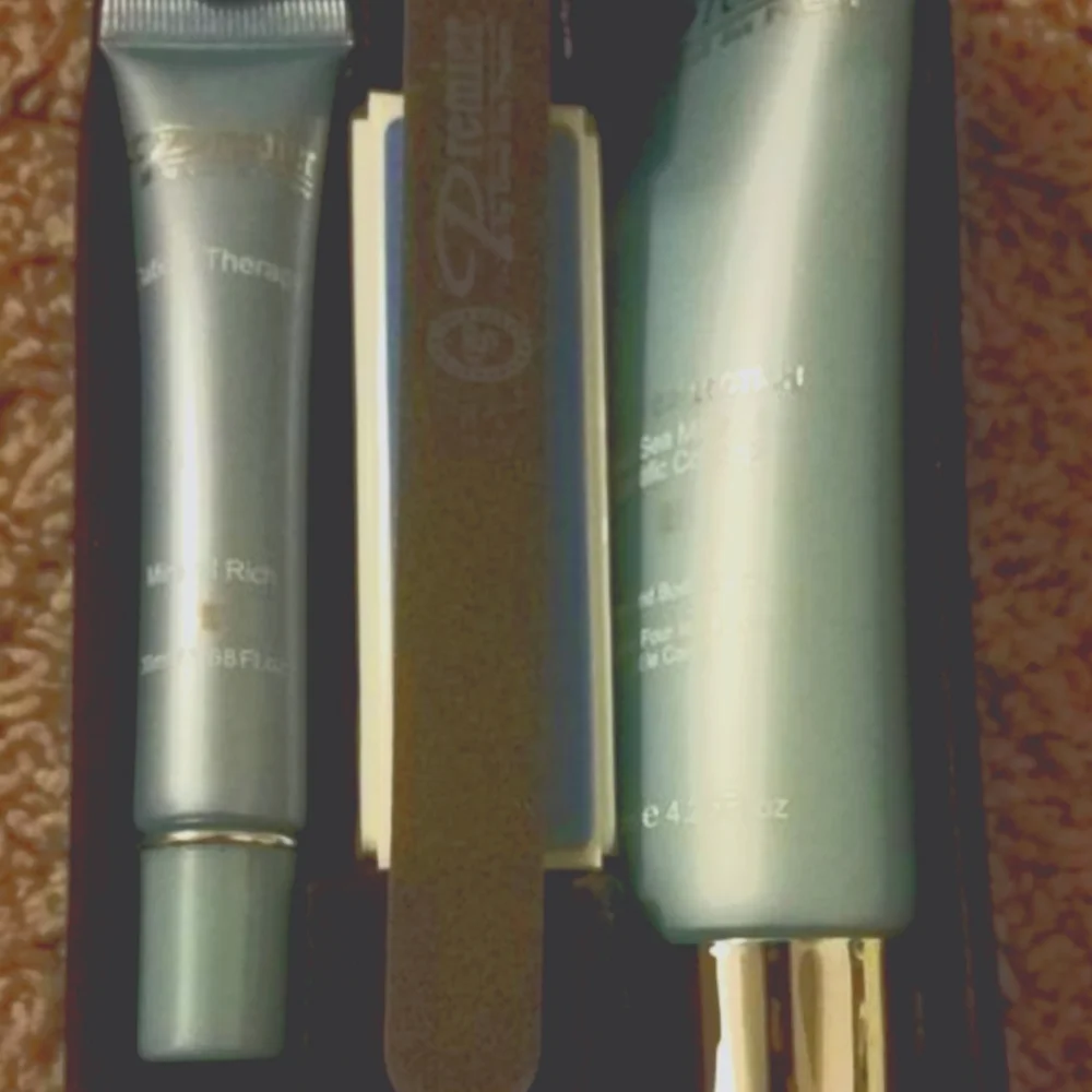 NEW Nail Kit. NEW in box